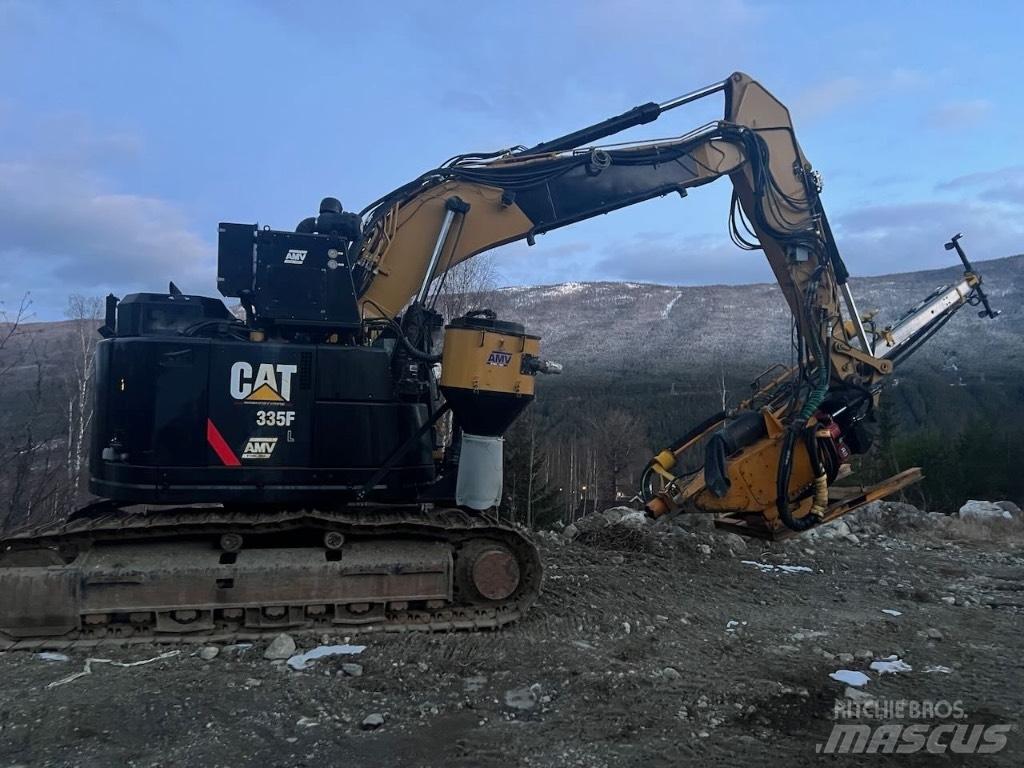 CAT 335 F L CR 도로 굴착기