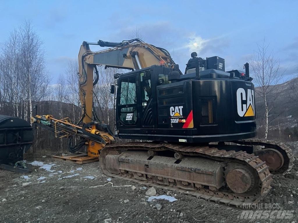 CAT 335 F L CR 도로 굴착기