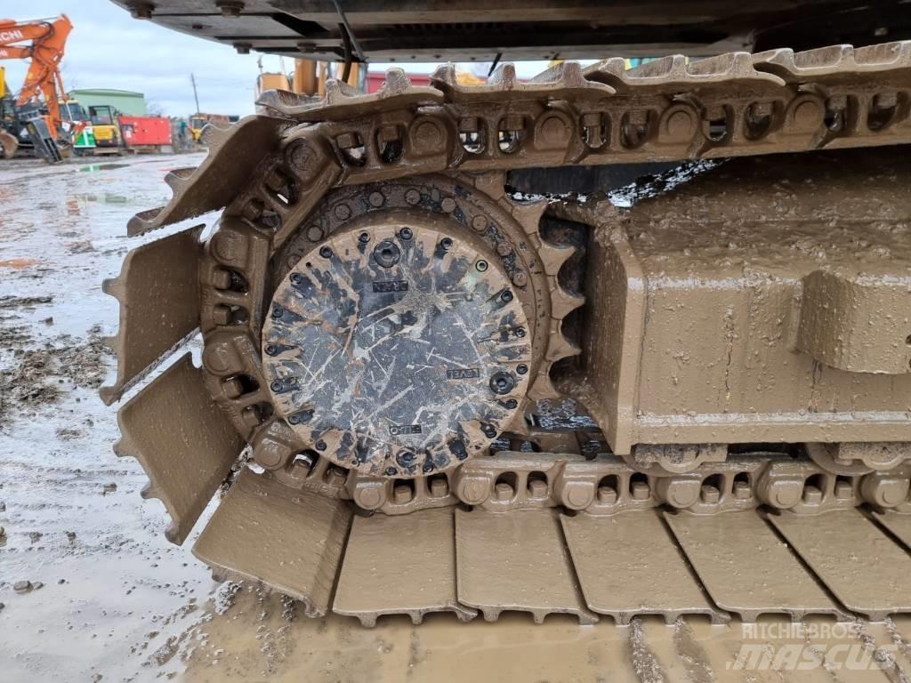 JCB JS 220LC Plus 대형 굴삭기 29톤 이상