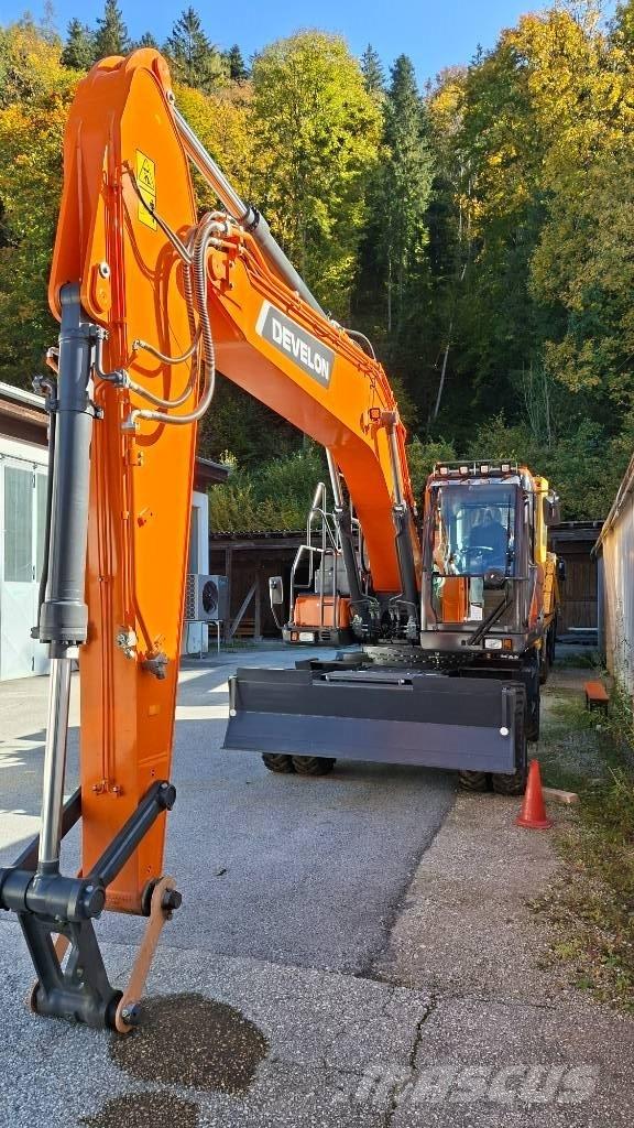 Develon DX 210 W-7  휠 굴삭기