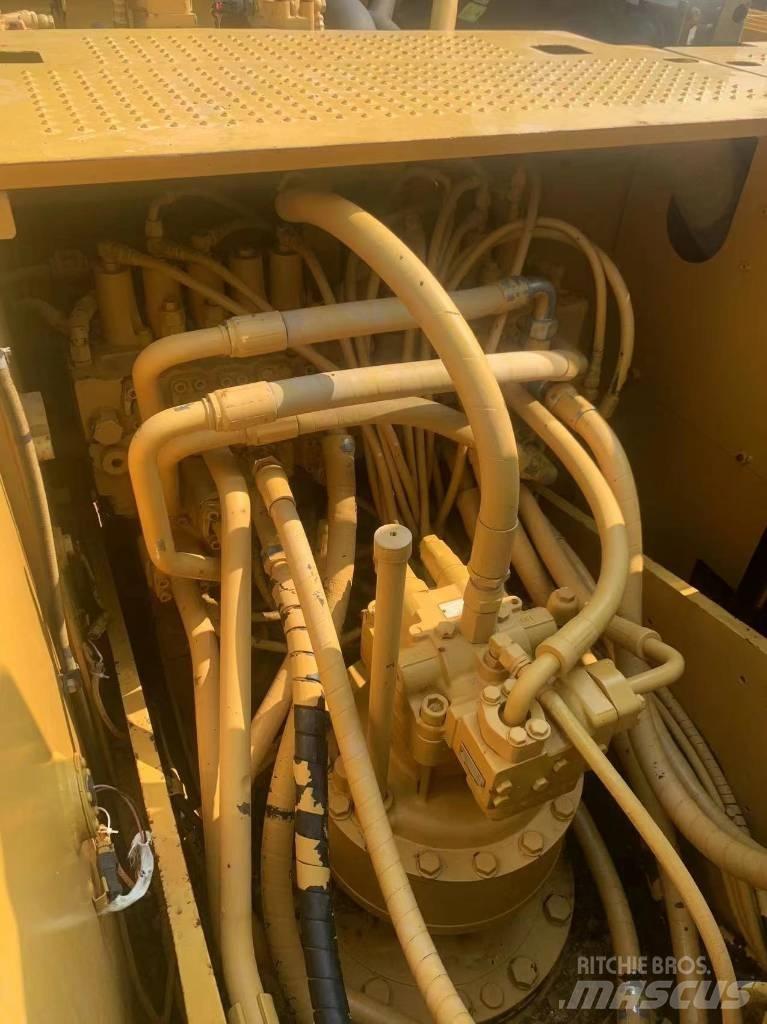 CAT 320 D 대형 굴삭기 29톤 이상