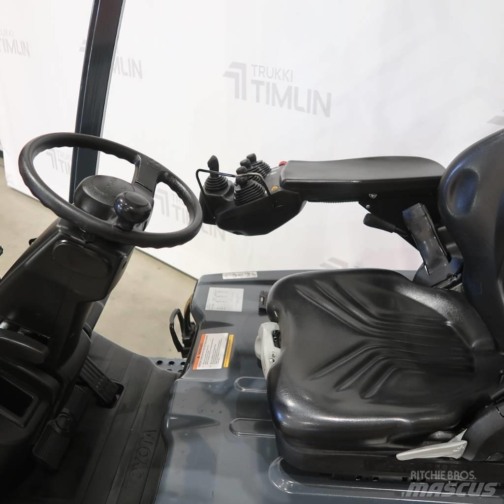 Toyota 8FBEK18T 전동 지게차