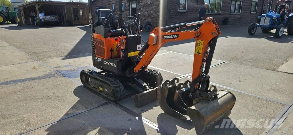 Doosan DX 10 Z 소형 굴삭기 7톤 미만
