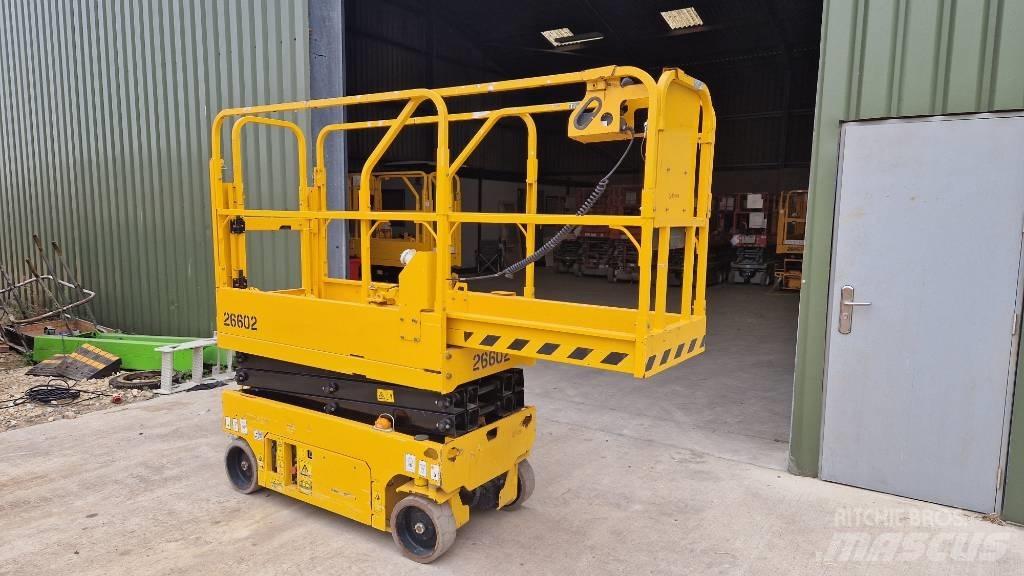 JCB S 1530 E 가위형 리프트