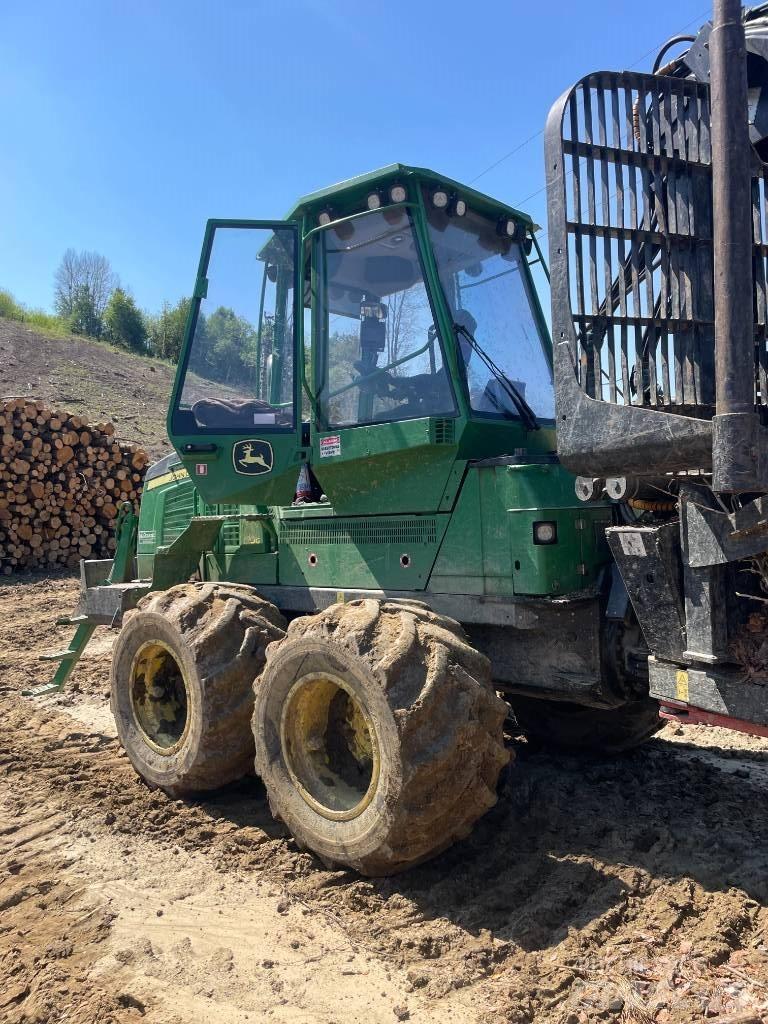 John Deere 1110G 원목 포워더