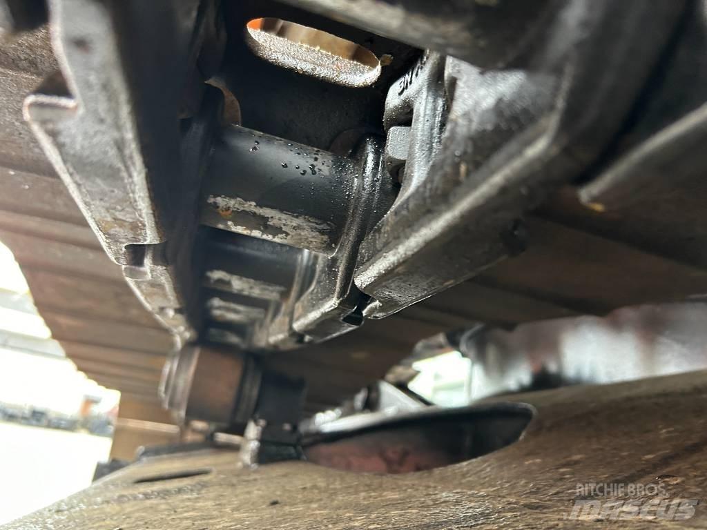 Hitachi ZX 135 US 대형 굴삭기 29톤 이상