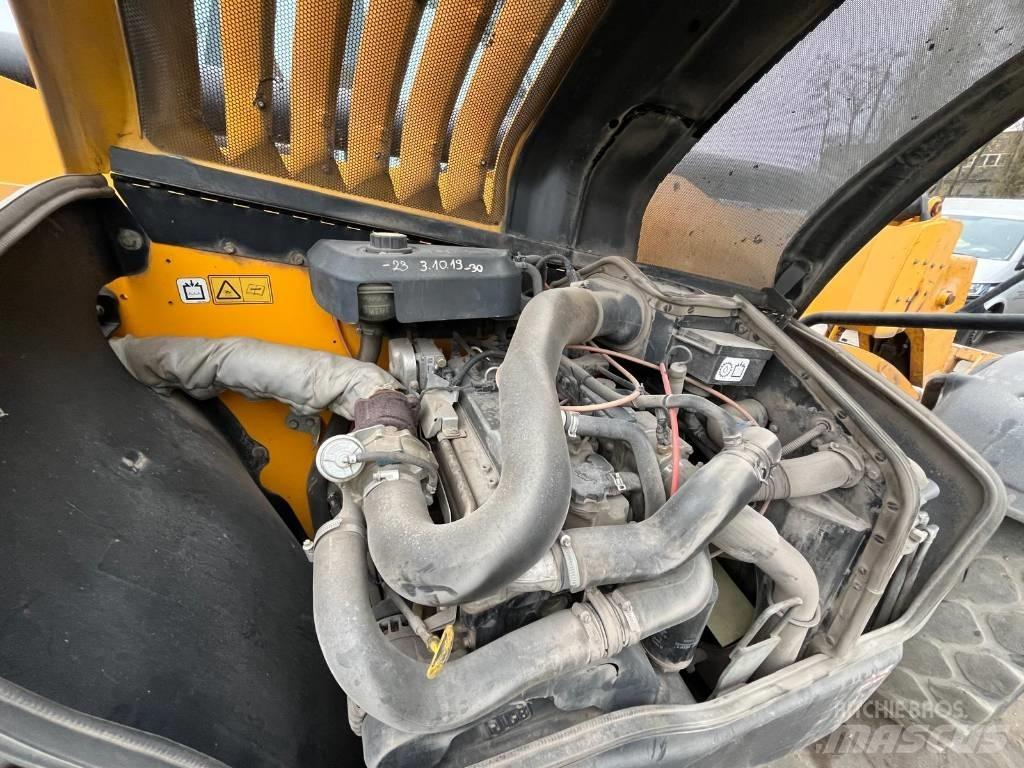 JCB 535-125 텔러 핸들러