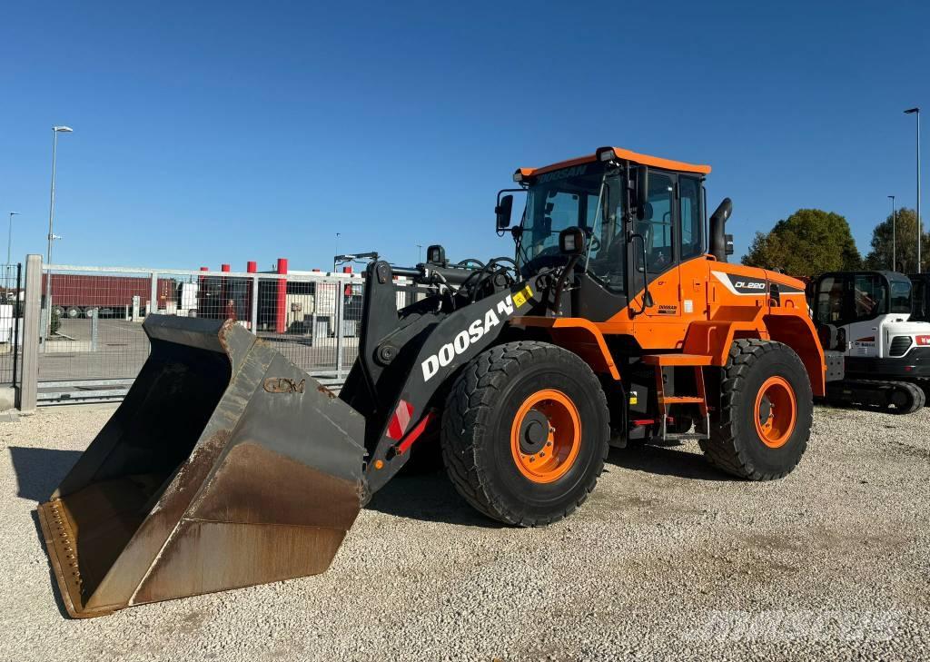 Doosan DL 220-5  휠로우더