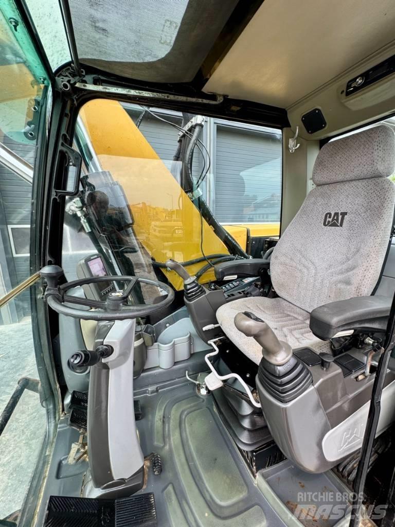 CAT M322D  휠 굴삭기