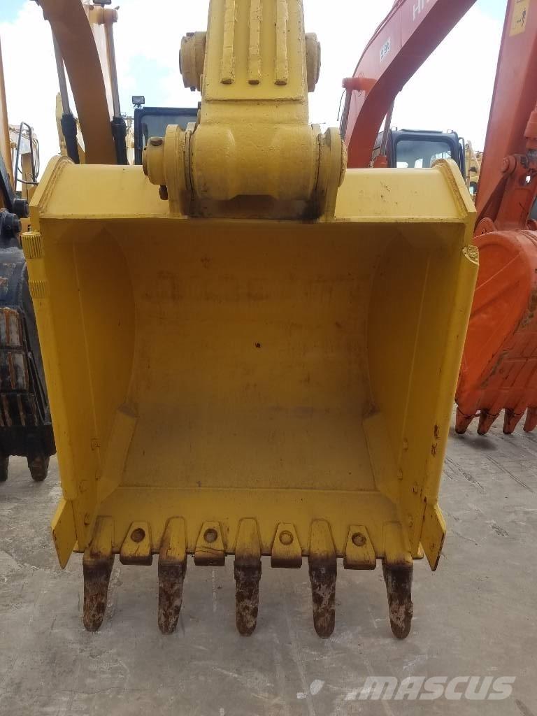 Komatsu PC 220-8 대형 굴삭기 29톤 이상