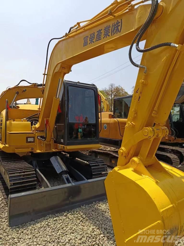 Komatsu PC 70 대형 굴삭기 29톤 이상