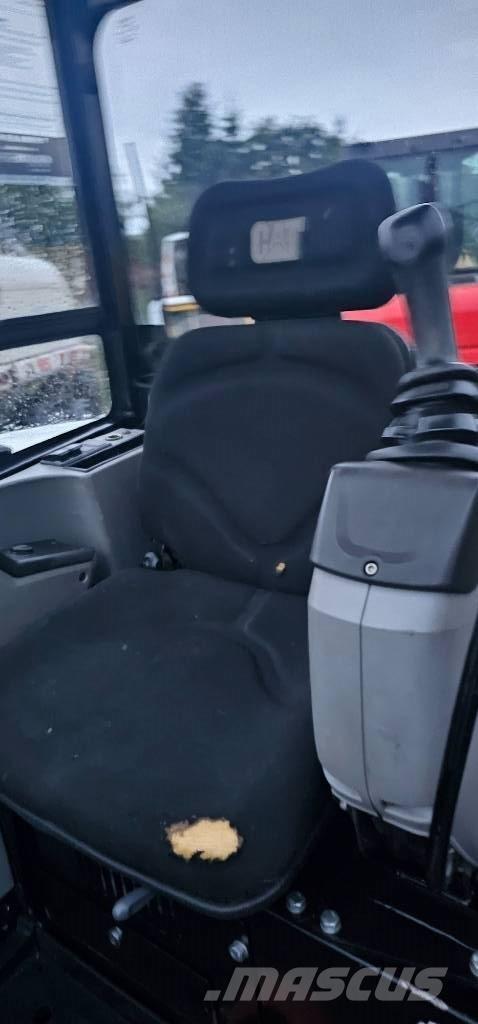 CAT 302.7 D CR 소형 굴삭기 7톤 미만