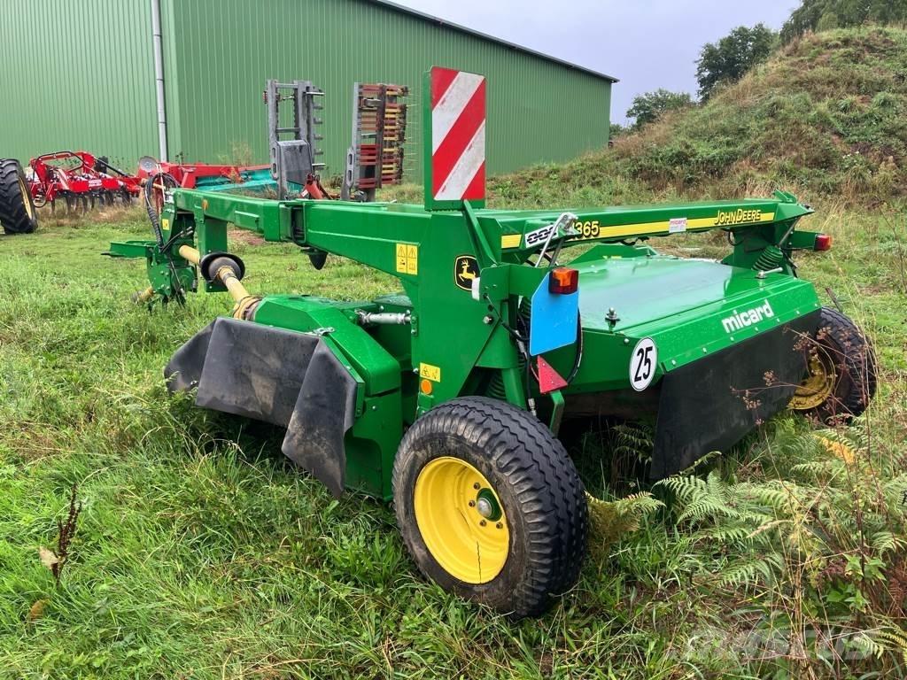 John Deere 1365 장착형 잔디깎기