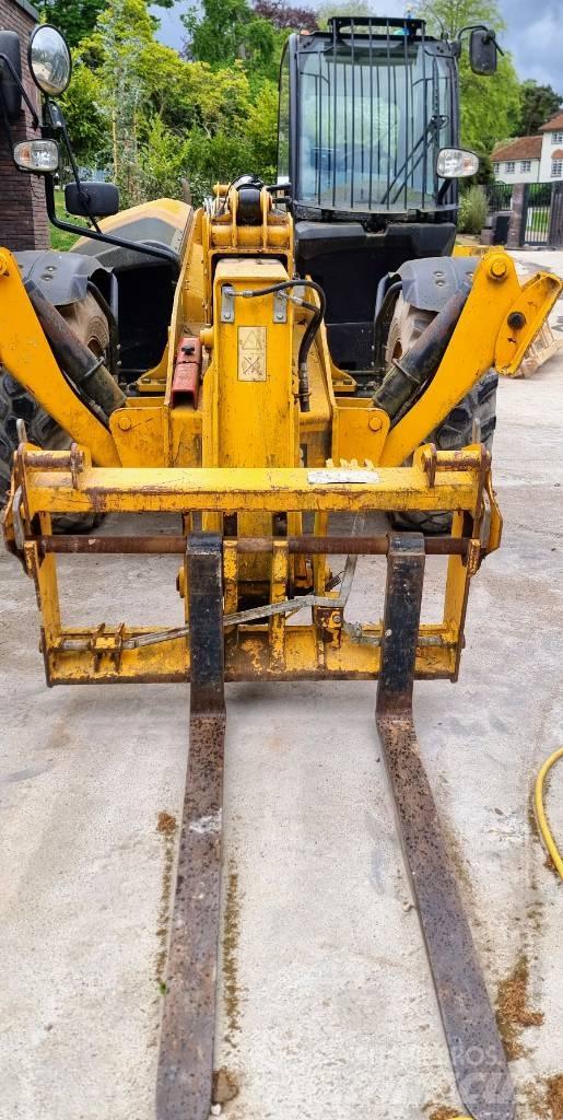 JCB 535-125 텔러 핸들러