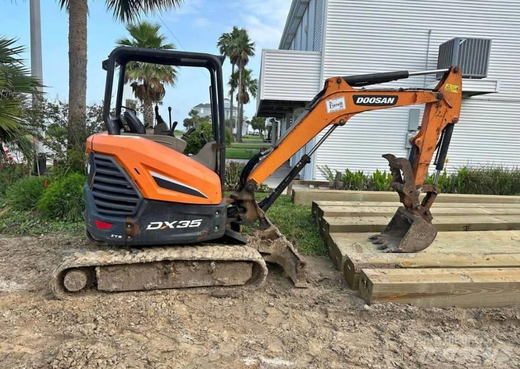 Doosan DX 35 소형 굴삭기 7톤 미만