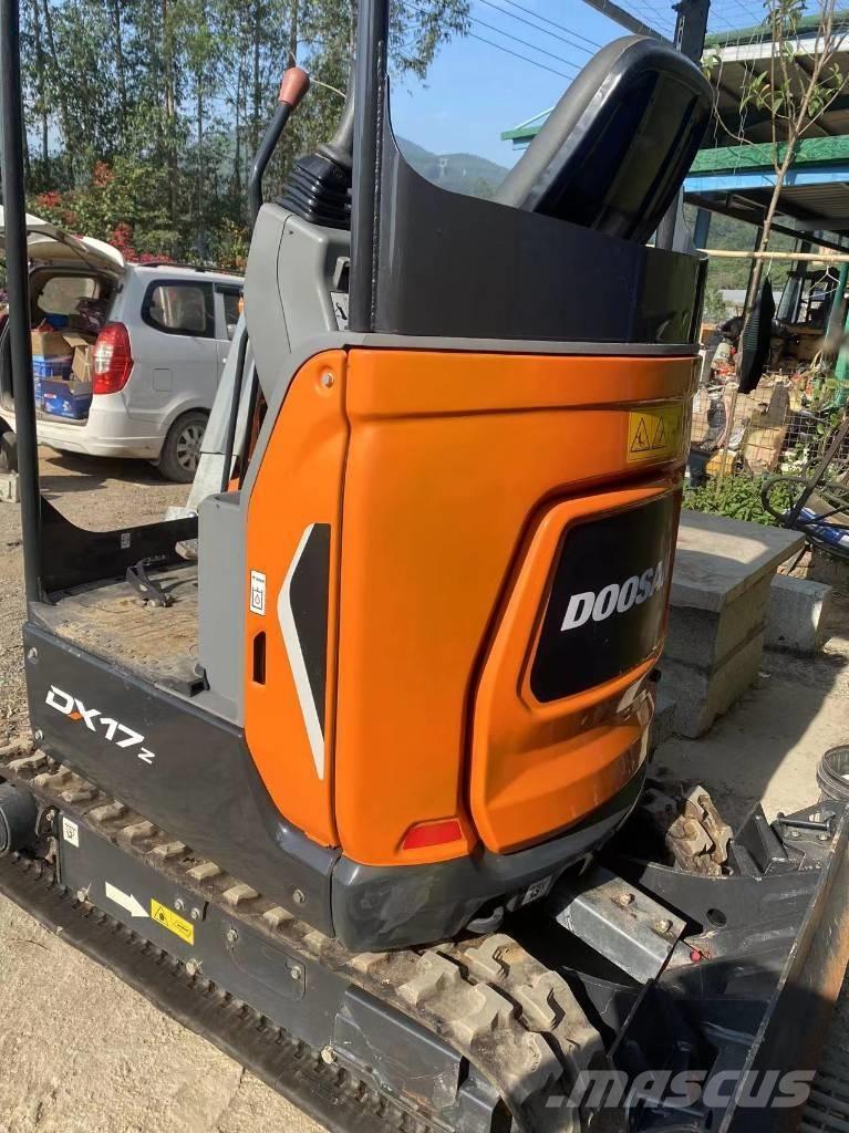 Doosan DX 17 소형 굴삭기 7톤 미만