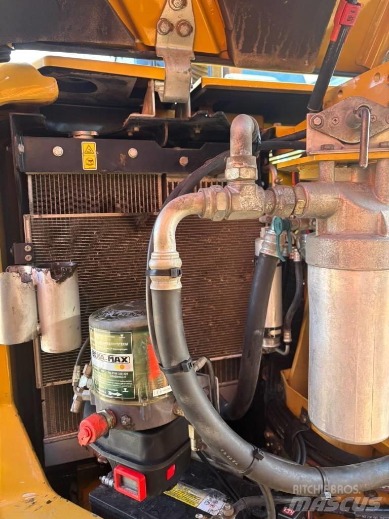CAT 308 E 2 CR 대형 굴삭기 29톤 이상
