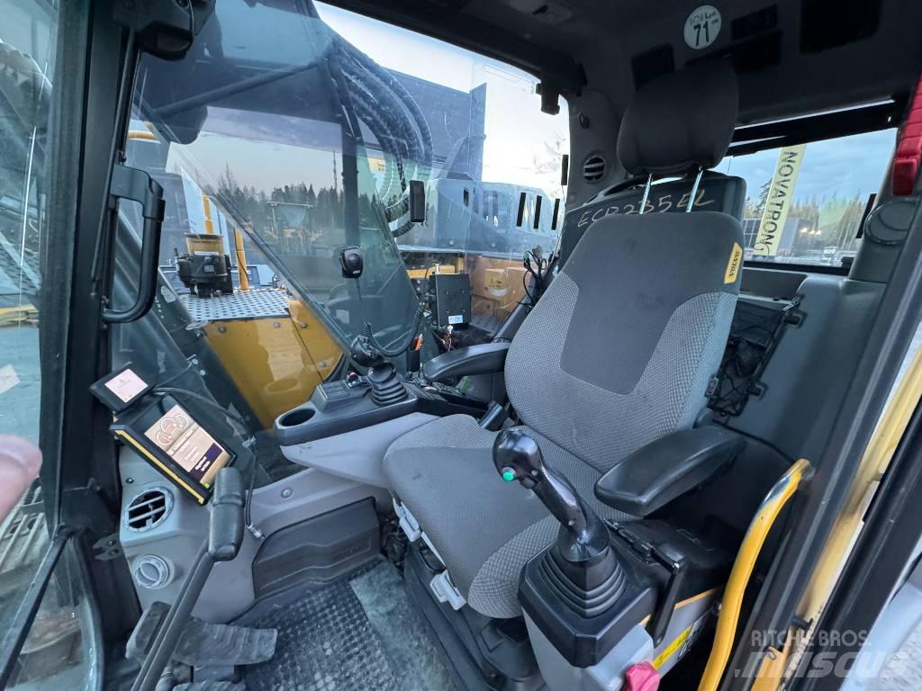 Volvo ECR 235 EL 대형 굴삭기 29톤 이상