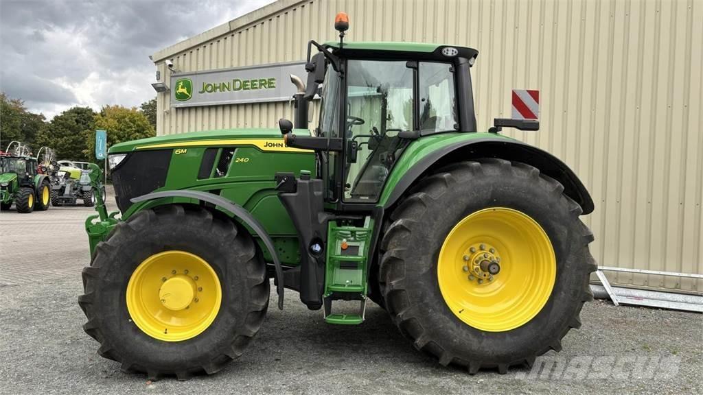 John Deere 6M240 트랙터