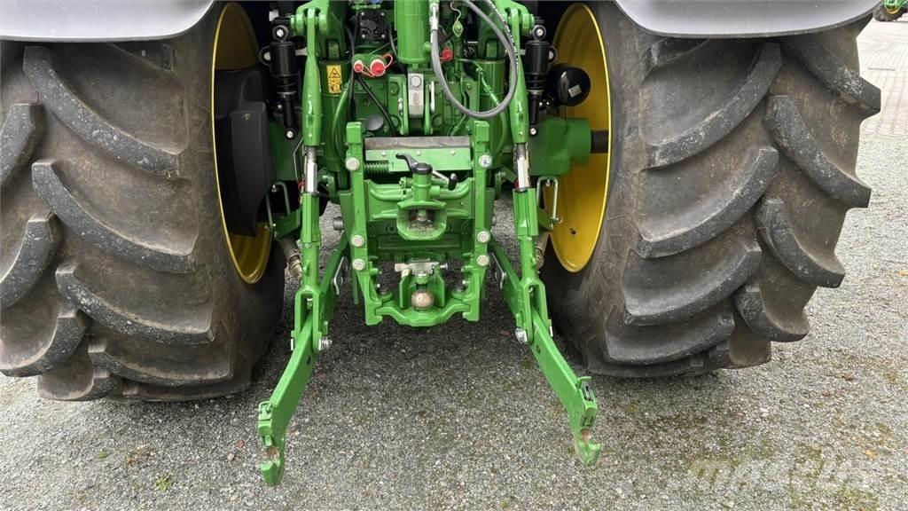 John Deere 6M240 트랙터
