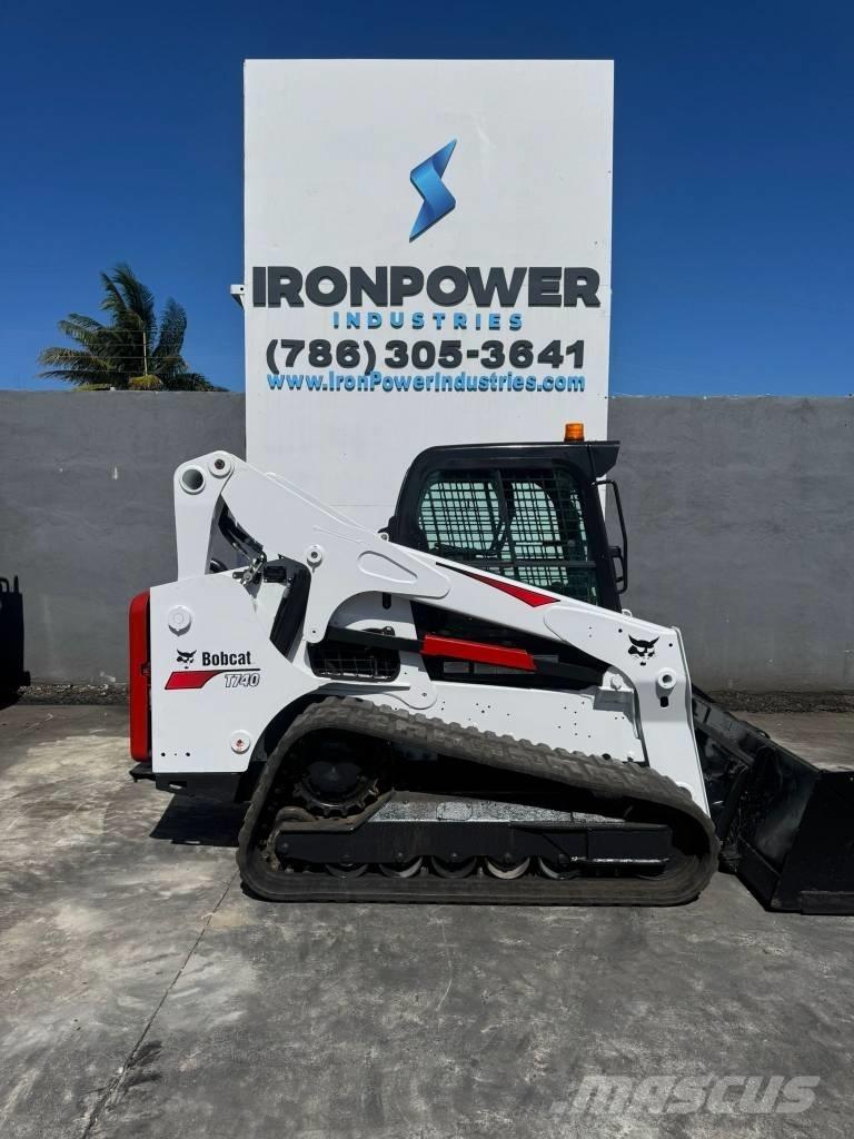 Bobcat T 740  스키드로더