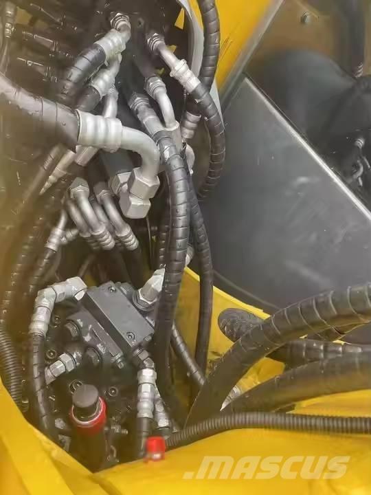 Komatsu PC70-8 중형굴삭기 7톤-28톤