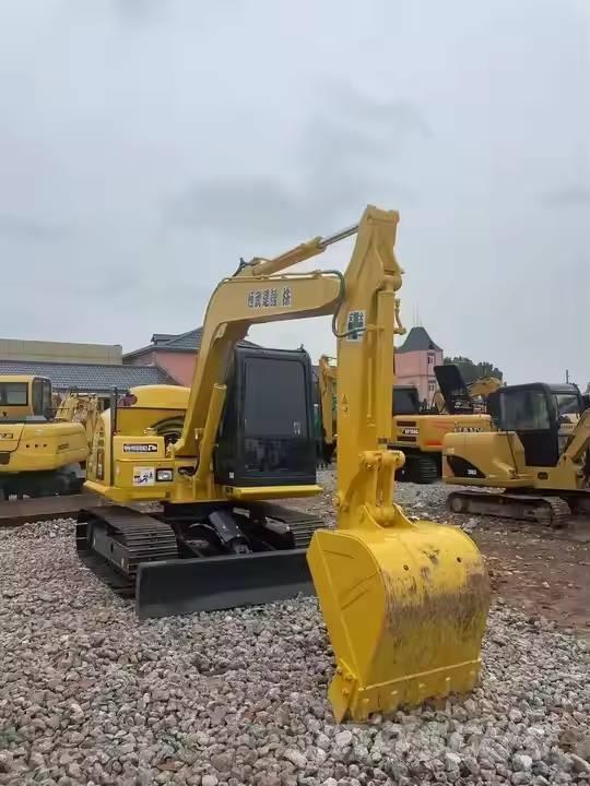 Komatsu PC70-8 중형굴삭기 7톤-28톤