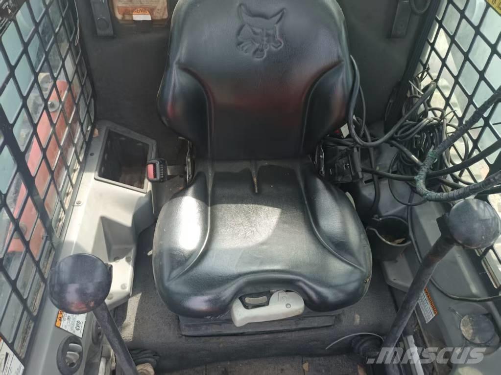 Bobcat T 770  스키드로더