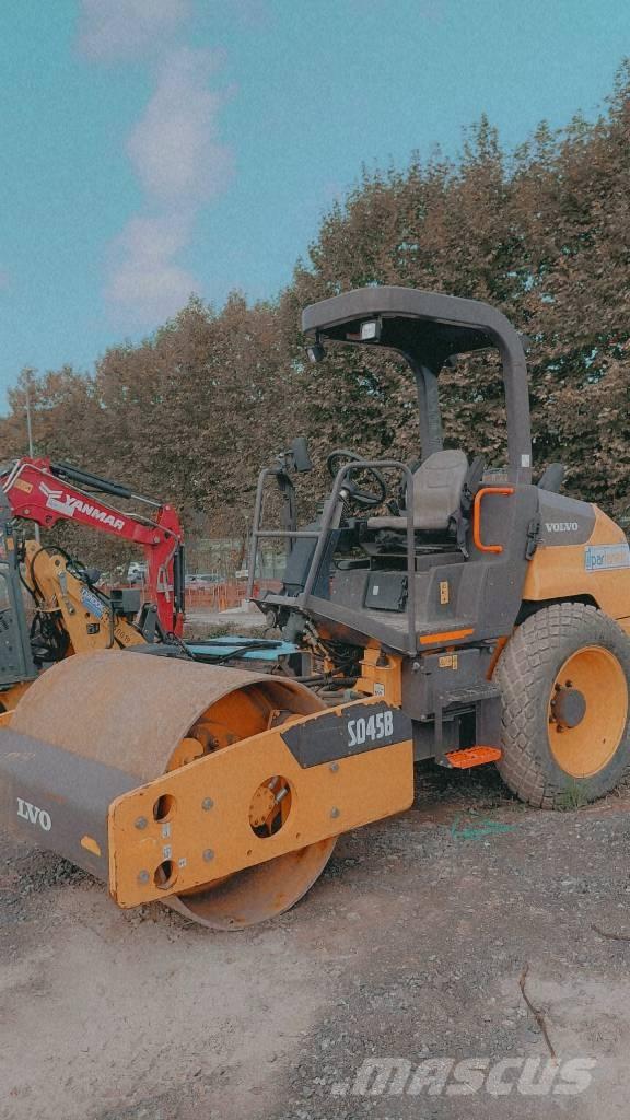 Volvo SD 45 B 싱글 드럼 롤러