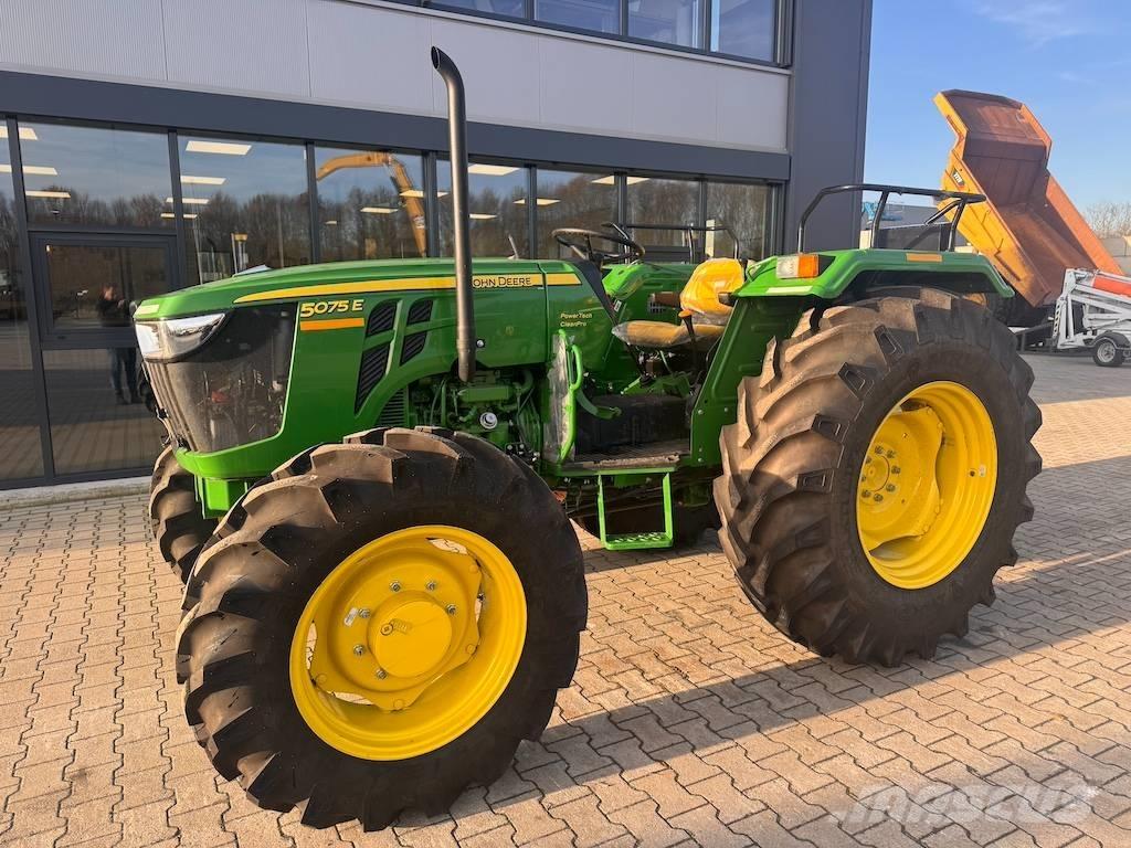 John Deere 5075 E 트랙터