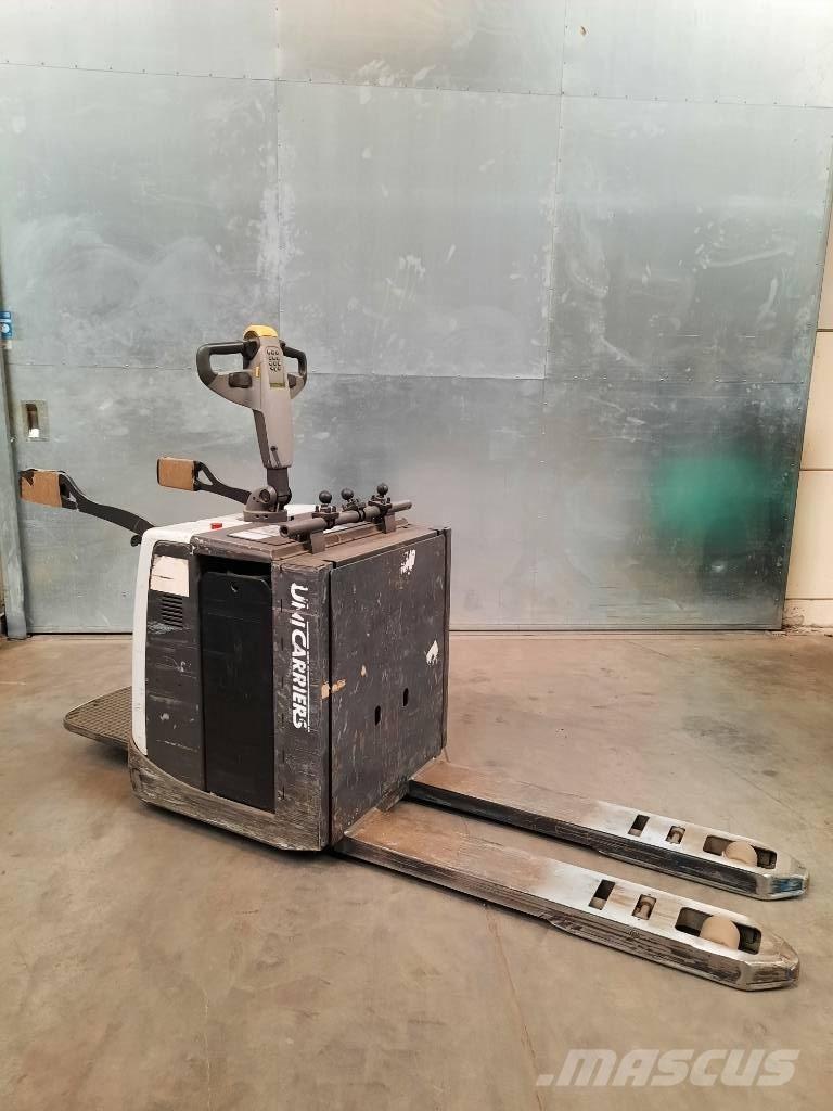 UniCarriers 200PMR 로우 리프터(승강대 포함)