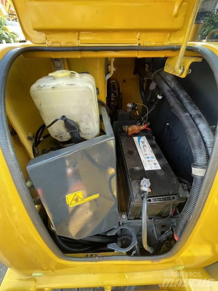 Komatsu PC 70-8 소형 굴삭기 7톤 미만