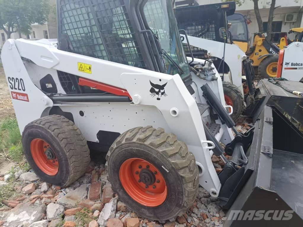 Bobcat S 220  스키드로더