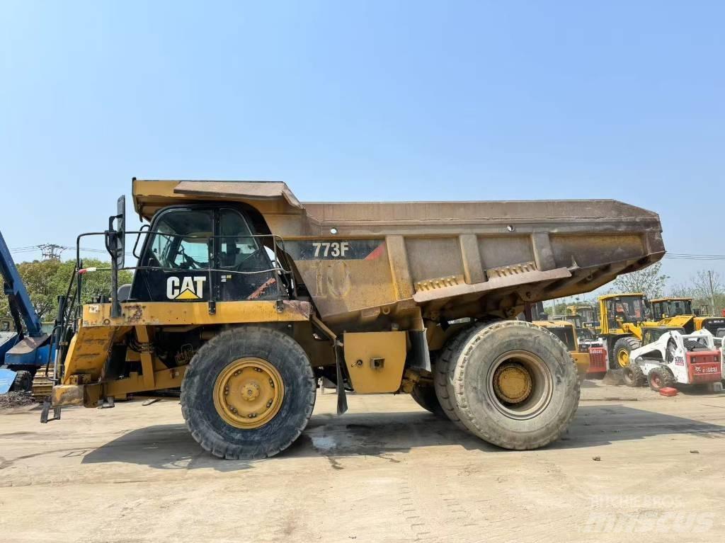 CAT 773 F 초대형 덤프 트럭