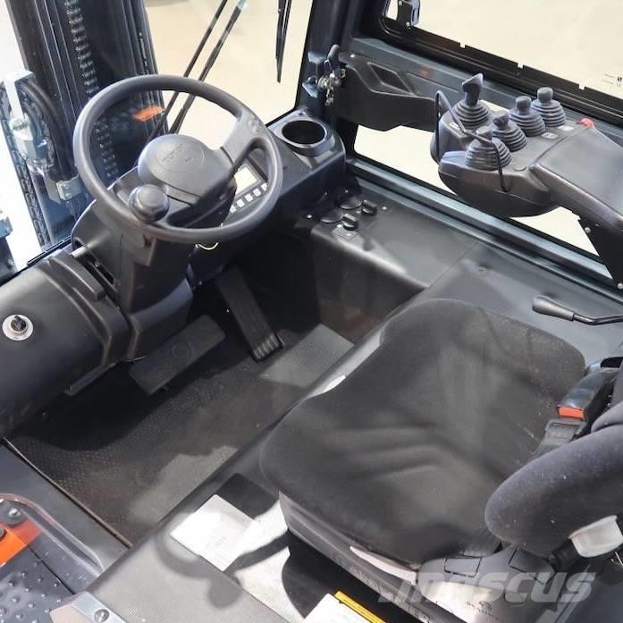 Toyota 8FBMT30 전동 지게차