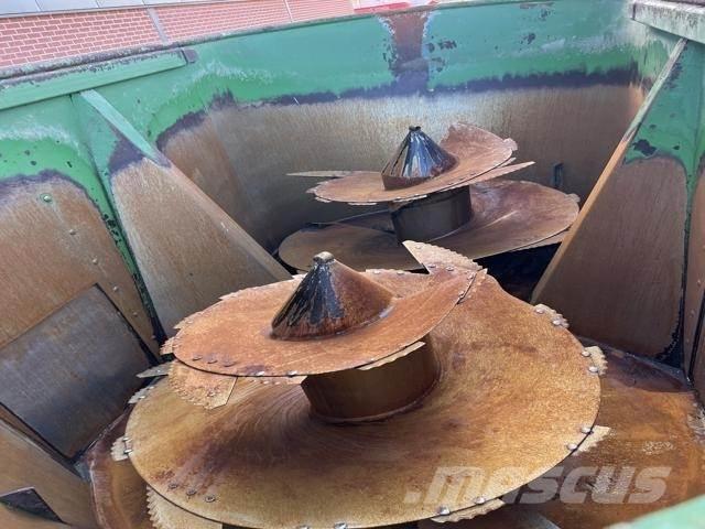 Peecon 26M³ 믹서 피더