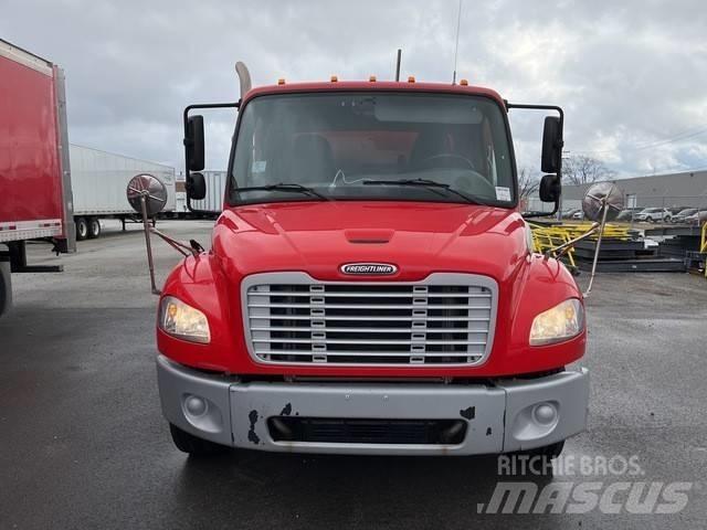Freightliner M2 106 음료 배달 트럭