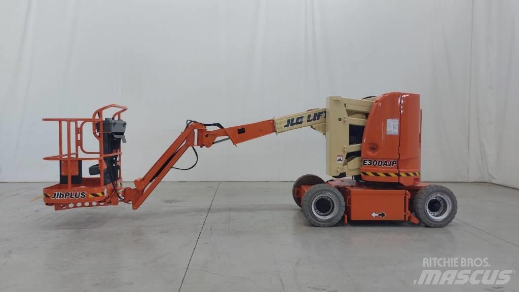 JLG E300AJP 관절형 전동이동 리프트