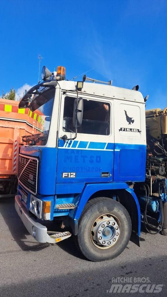 Volvo F 12 크레인 트럭