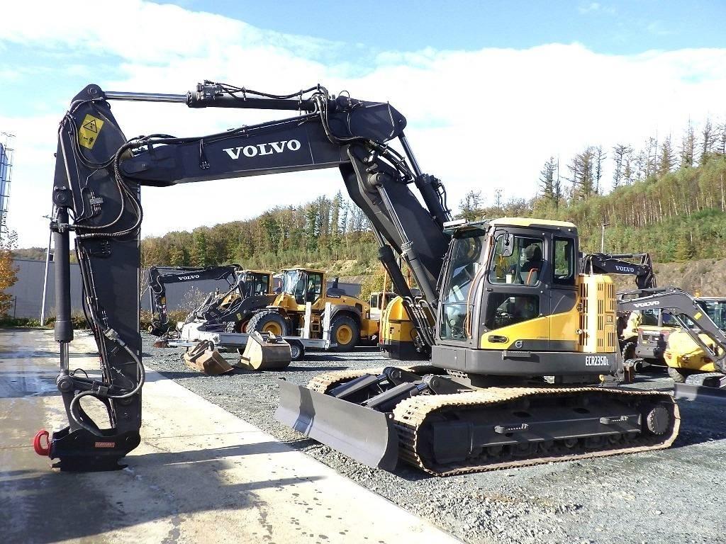 Volvo ECR 235 D 대형 굴삭기 29톤 이상