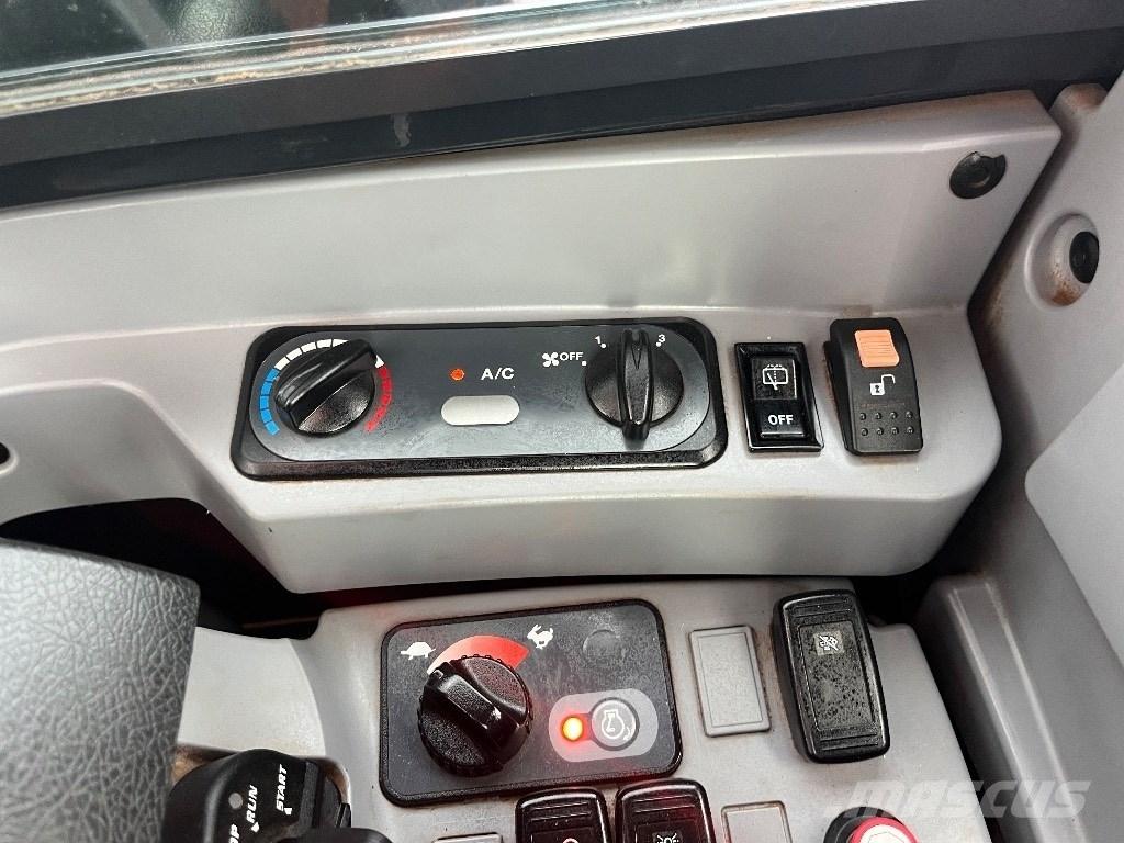 Kubota KX 080-4 중형굴삭기 7톤-28톤