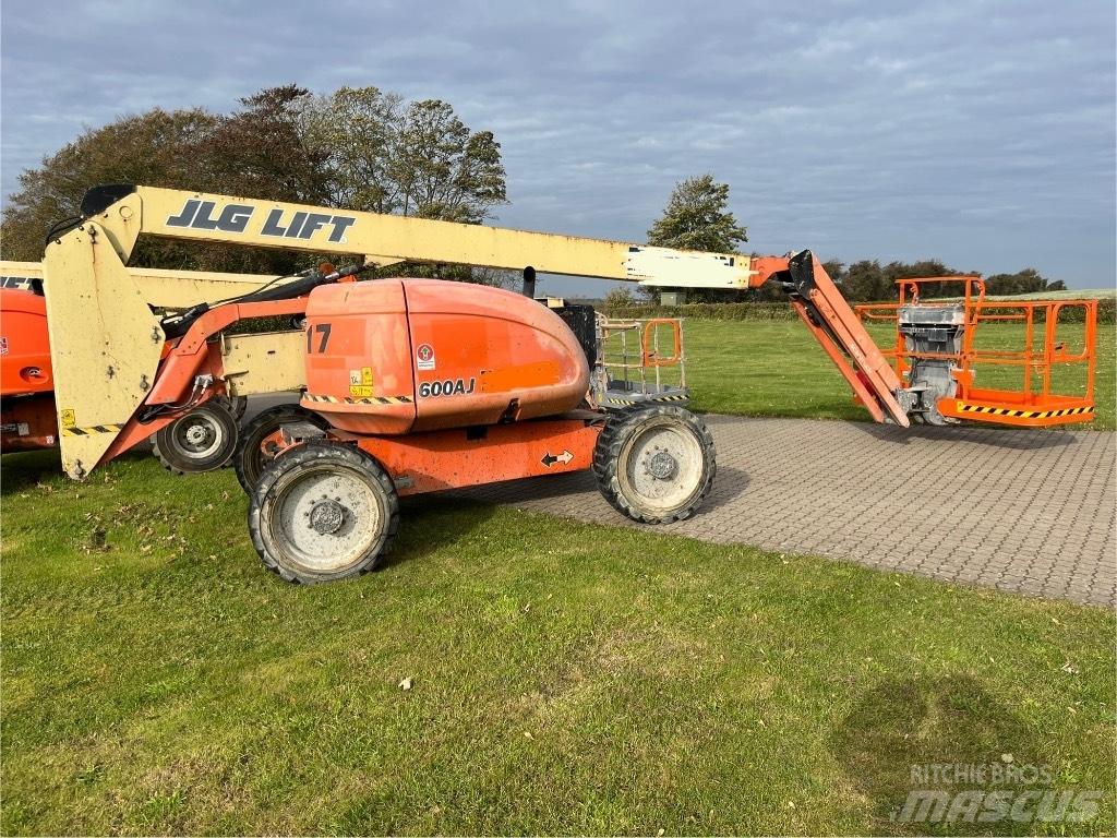 JLG 600 AJ 관절형 전동이동 리프트