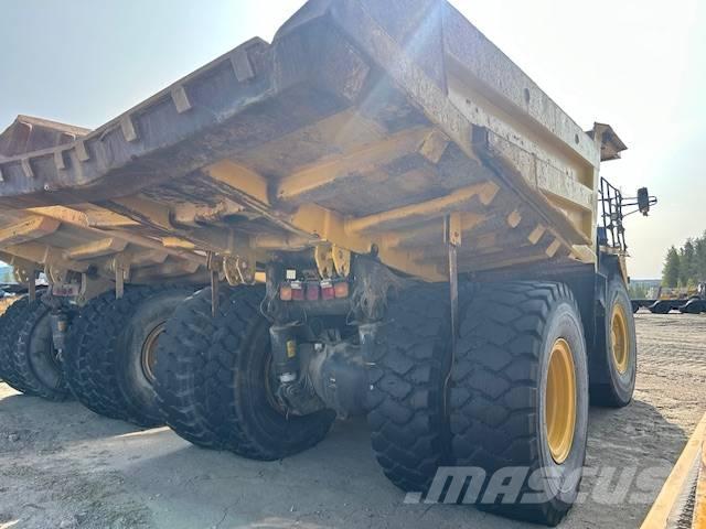 Komatsu 605-7 초대형 덤프 트럭