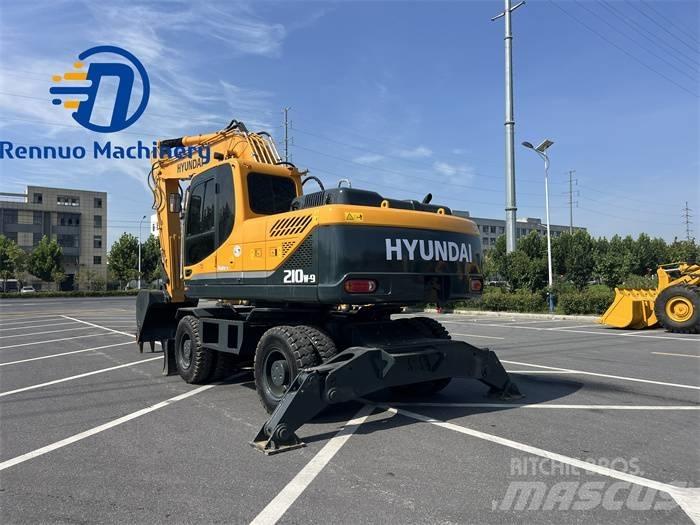 Hyundai R210W-9  휠 굴삭기