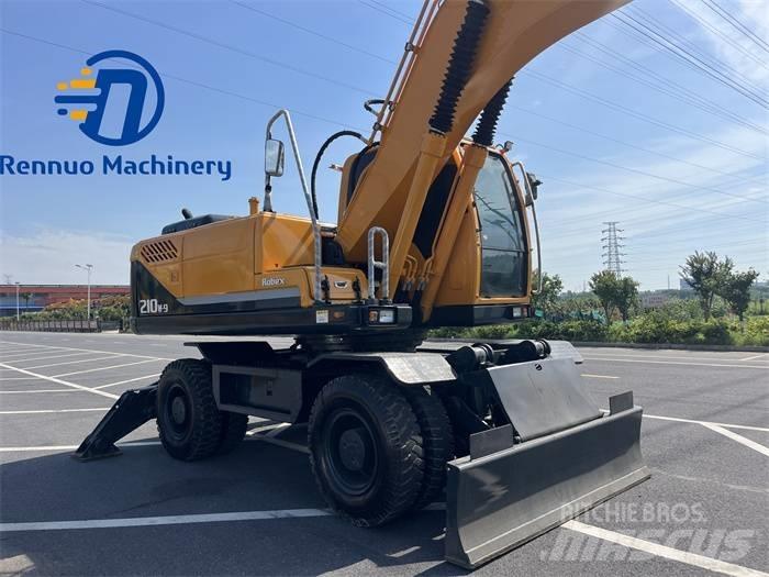 Hyundai R210W-9  휠 굴삭기
