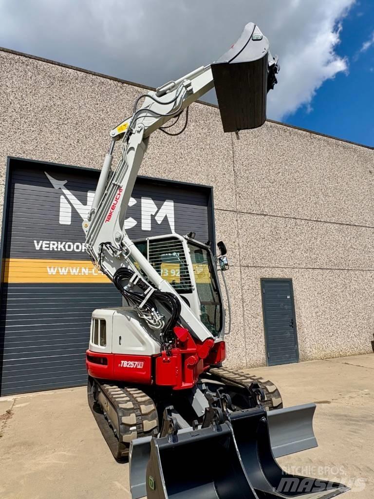 Takeuchi TB 257 FR 소형 굴삭기 7톤 미만