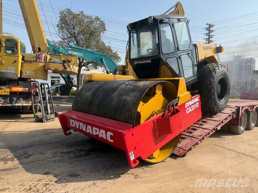 Dynapac CA 251 D 싱글 드럼 롤러