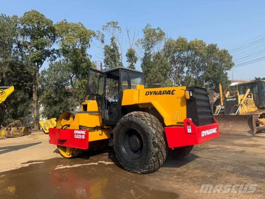 Dynapac CA 251 D 싱글 드럼 롤러