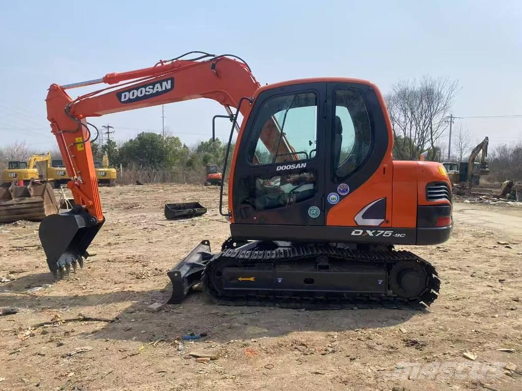 Doosan DX 75-9 C 중형굴삭기 7톤-28톤