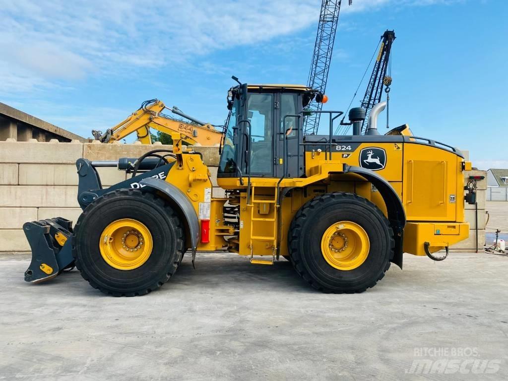 John Deere 824p  휠로우더